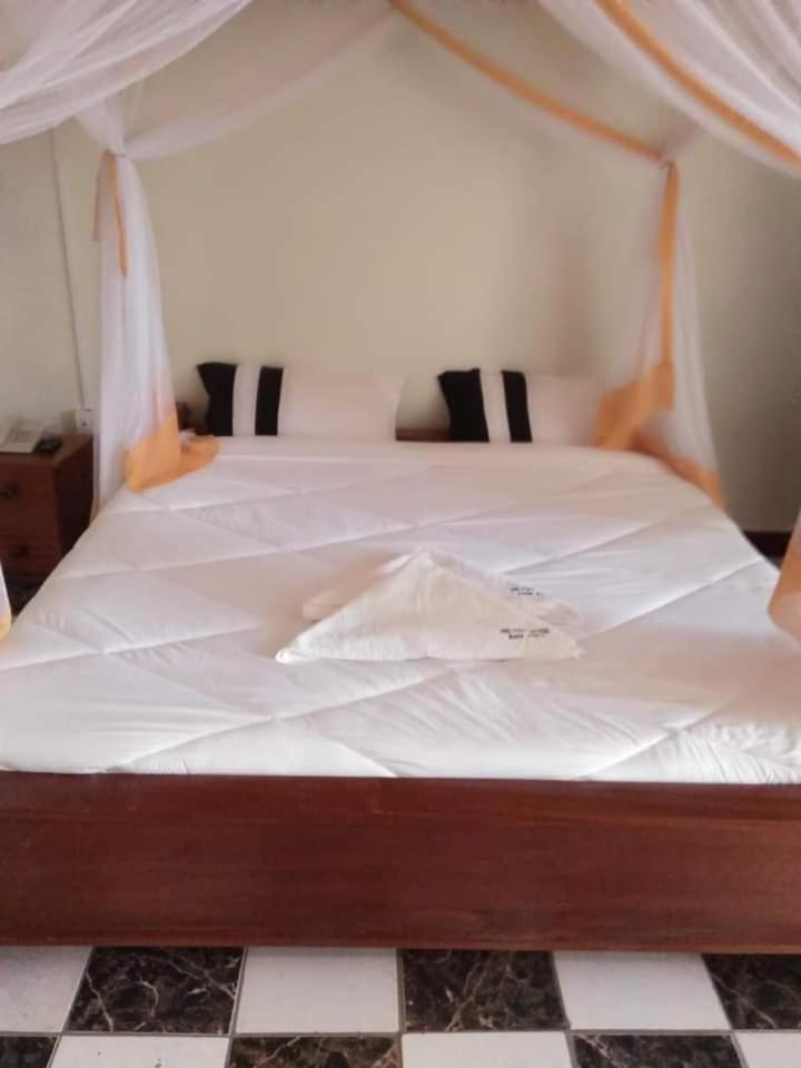 Newstead Hotel نيفاشا المظهر الخارجي الصورة
