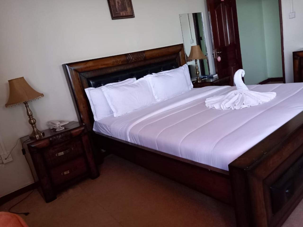 Newstead Hotel نيفاشا المظهر الخارجي الصورة