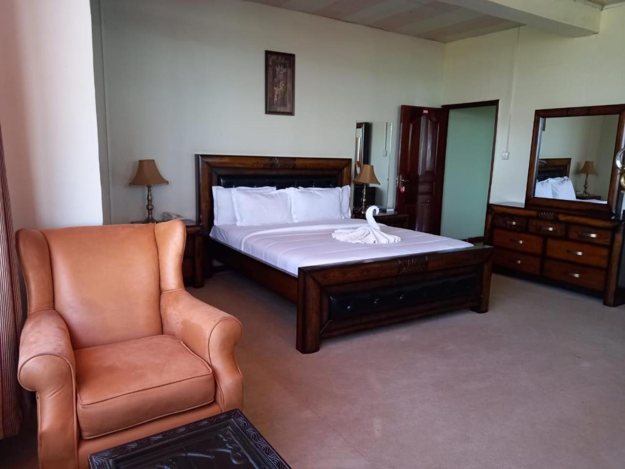 Newstead Hotel نيفاشا المظهر الخارجي الصورة