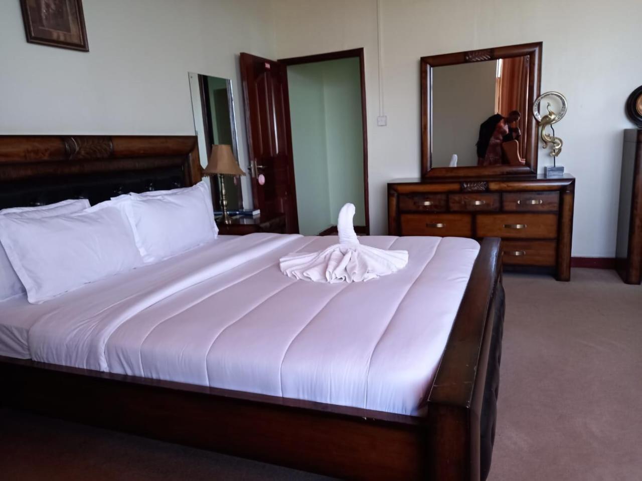 Newstead Hotel نيفاشا المظهر الخارجي الصورة